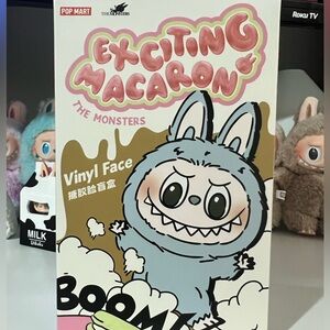 Exciting Macaron Vinyl Face Toy - Sea Salt Coconut